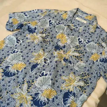 ISLAND REPUBLIC 꽃무늬 반팔 셔츠