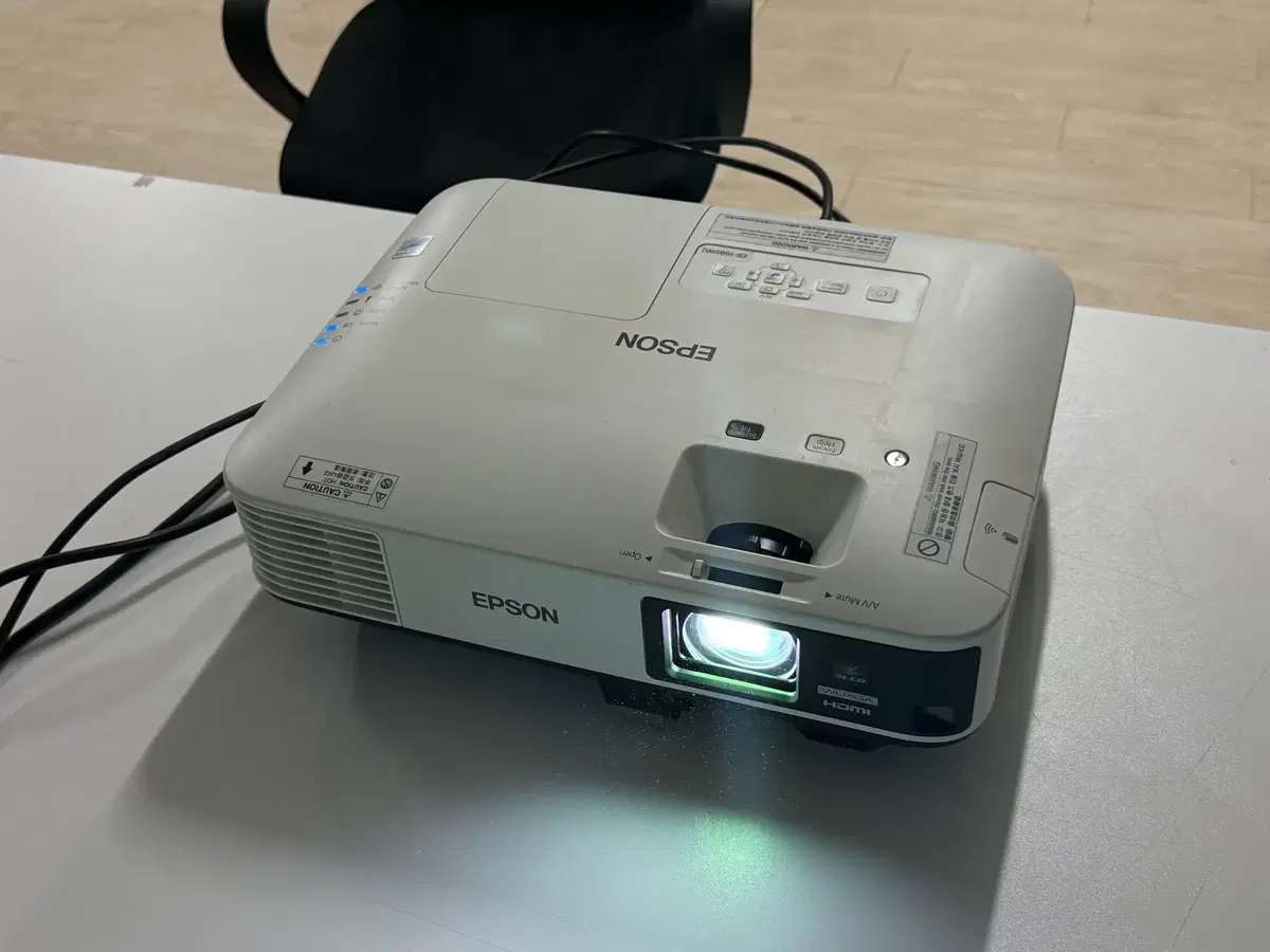 Epson EB-501KG 5000 ANSI Lumens XGA Projector
