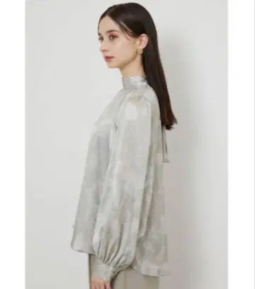 아트 플라워 보타이 블라우스 rienda