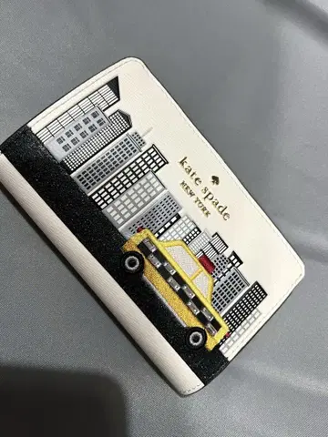 kate spade 접이식 지갑 택시 디자인