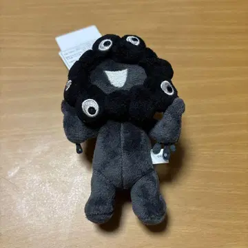 검은색 봉제 인형 카라비너 포함