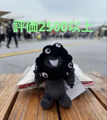 오사카 엑스포 검정 미야쿠미야쿠 카라비너 키링 블랙 앉은 자세