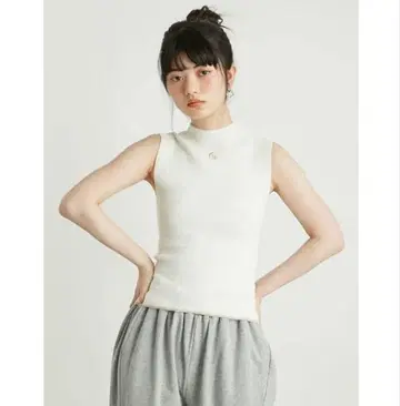 LILY BROWN MARY QUANT 데이지 자수 리브 니트 탑 로고