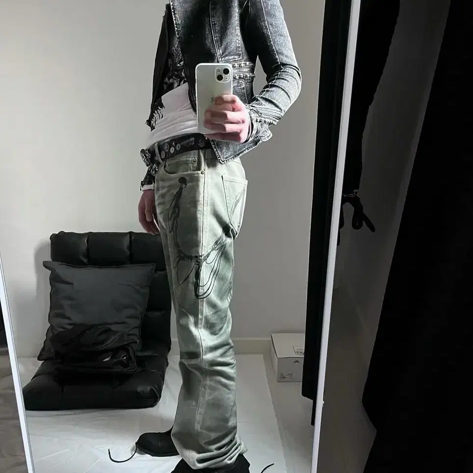 00s Archive Chain Graphic Whiskers Pants on Bunjang Global Site.