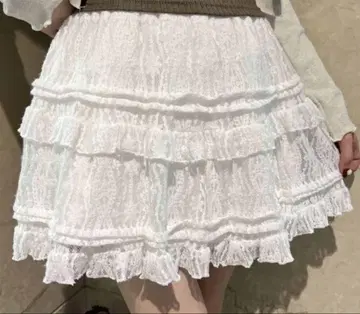 화이트 레이스 플레어 스커트