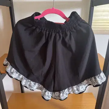 레이스가 달린 블랙 레이스 트림 팬츠