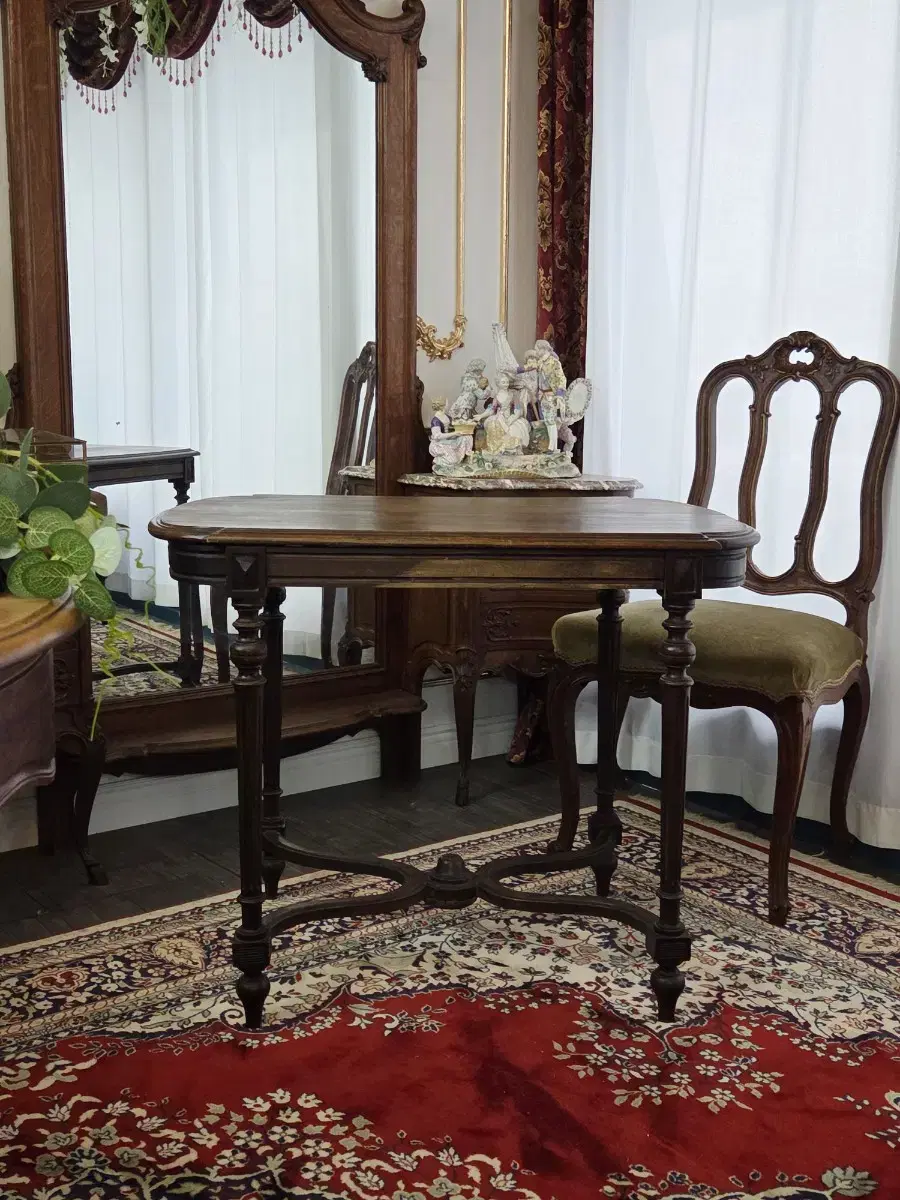 French Antique 2-Person Table with Pretty X-Point