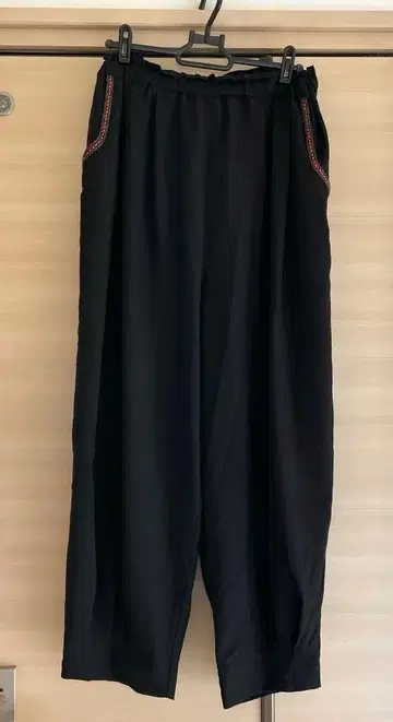 티티카카 에그 턱 팬츠 블랙