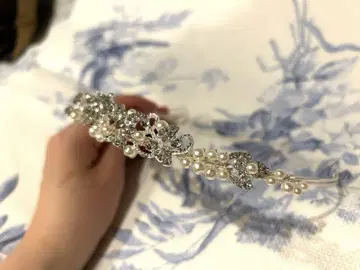 새상품 펄과 크리스탈 낮은 티아라