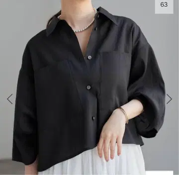 IENA 린넨 믹스 크롭 셔츠는 블랙