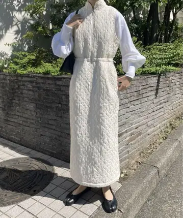 페르나 화이트 슬리브리스 롱 원피스