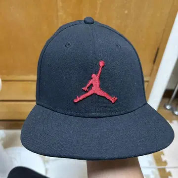 점프맨 로고 캡 블랙