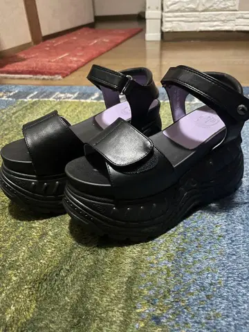 요스케 23cm 통굽 블랙 샌들