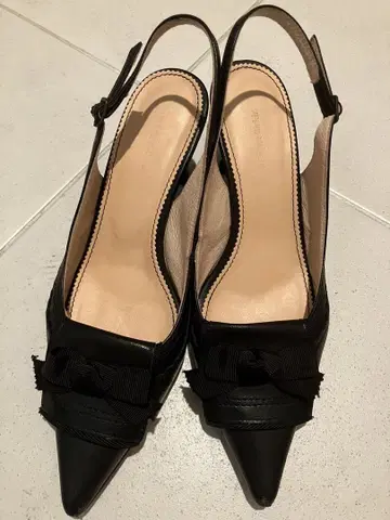 브리짓 버킨 블랙 가죽 리본 포함 펌프스 22.5cm 새상품급