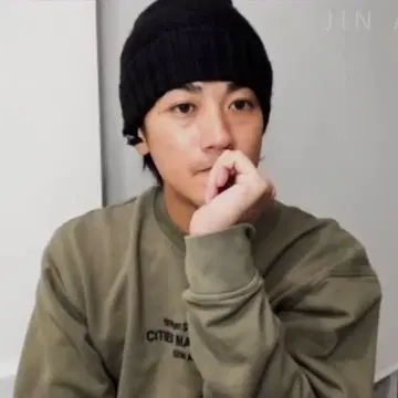 아카니시 진 착용 맨투맨 M 사이즈