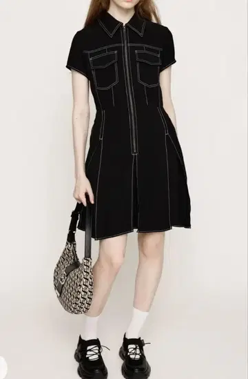 FRONT ZIP PLEATS 숏 원피스 SLY