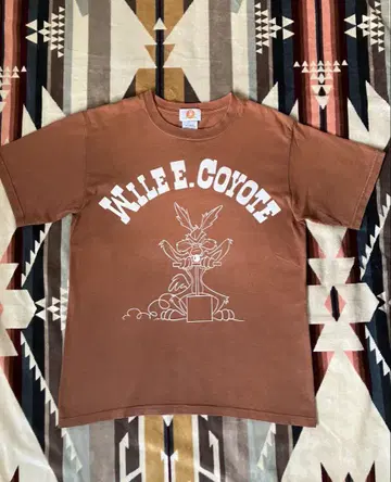 WILE E. COYOTE 티셔츠 브라운
