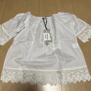 택 포함 새상품 마드모아젤 논논 파파스 M VARENTINA'S 블라우스