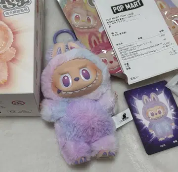 LABUBU THE MONSTERS 에너지에 열중!