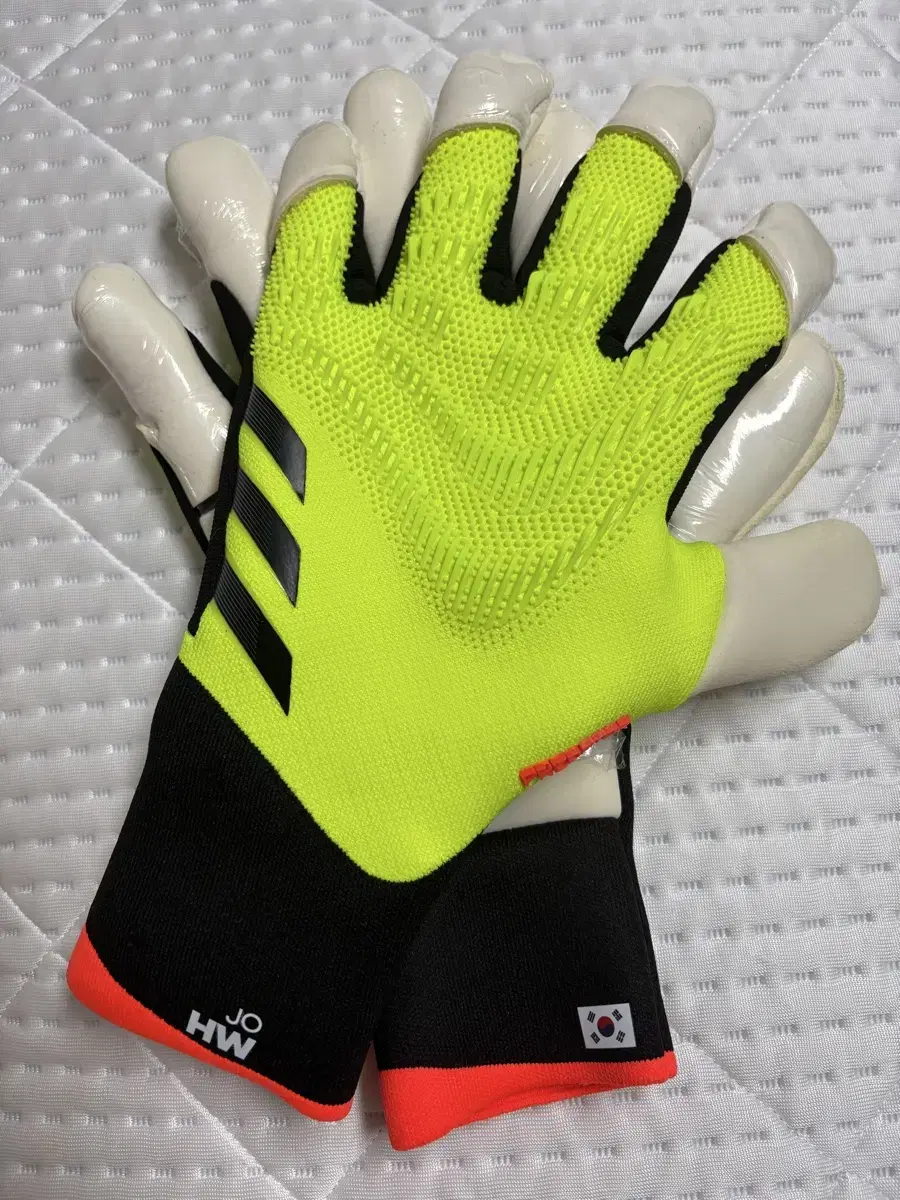 Jo Hyunwoo player goalkeeper gloves