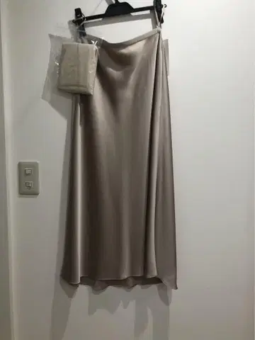 새상품 유니클로 새틴 스커트 스커트 S 사이즈 UNIQLO 새틴