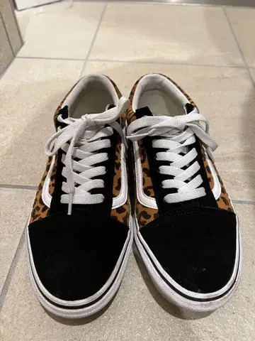Vans 레오파드 무늬 스니커즈