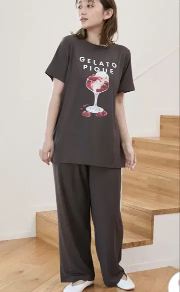 젤라또피케 접촉 냉감 쿨 레이온 디저트 로고 티셔츠 & 롱 팬츠