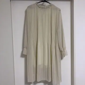 아이보리 플리츠 디자인 원피스