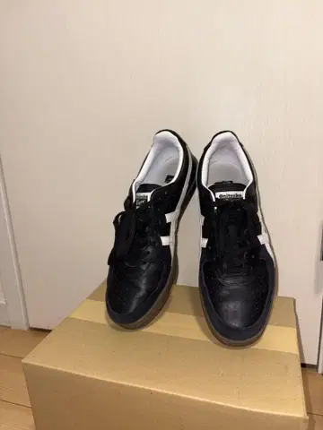 오니츠카타이거 GSM 블랙/화이트 26.0cm
