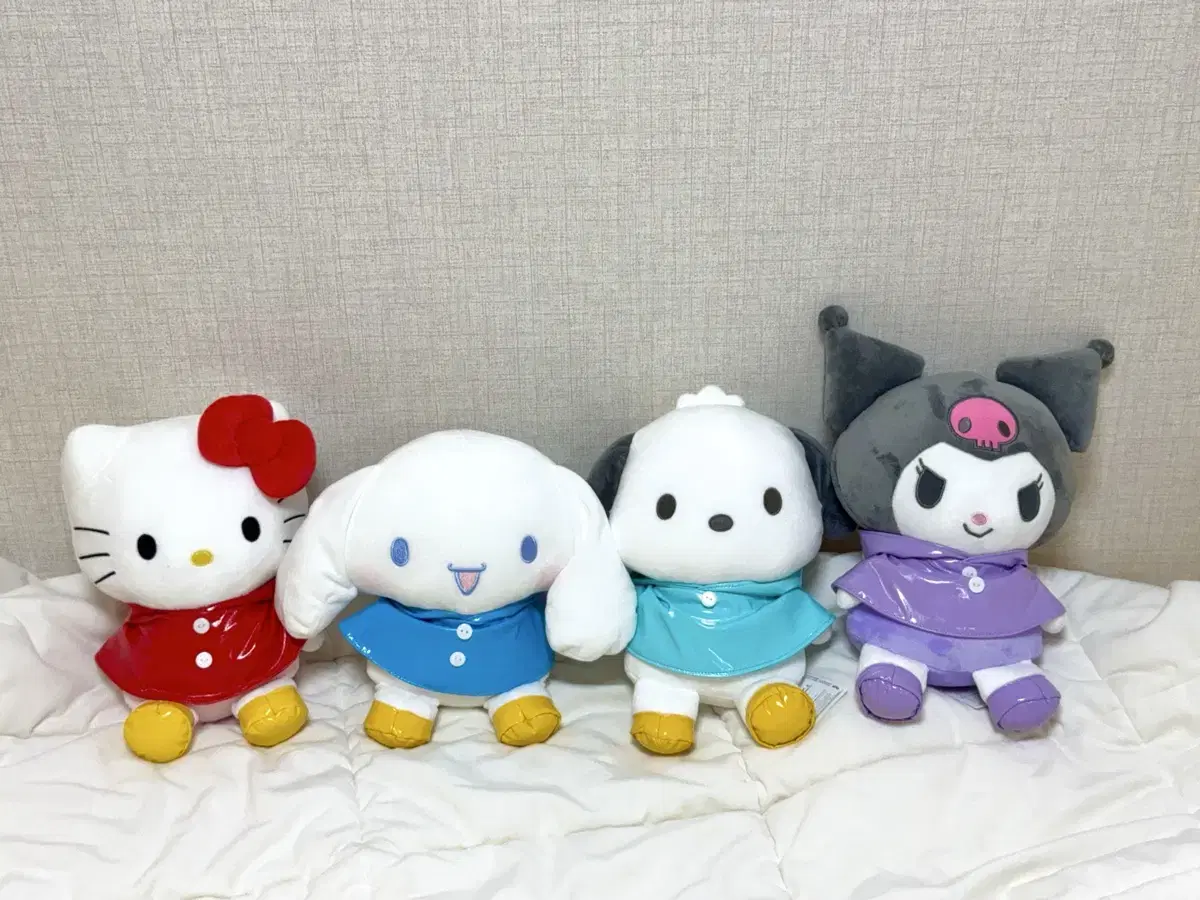 Sanrio Raincoat Series Medium Doll 4-piece Bulk (Kitty, Cinnamoroll, Pochacco, Kuromi)