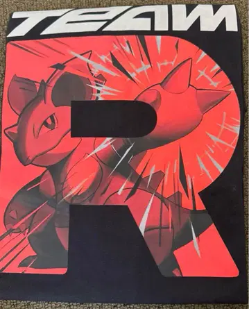 Team Rocket 디자인의 유니섹스 L 사이즈 T셔츠 니드퀸