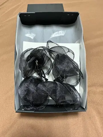 coussinart 블랙 플라워 귀찌