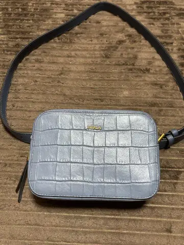 그레이 크로커다일풍 바디백