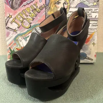 JEFFREY CAMPBELL 블랙 샌들