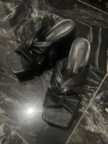 EMODA 블랙 샌들