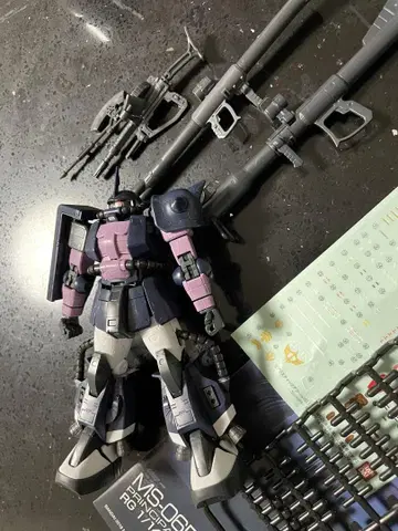 건담 프라모델 rg 검은 삼연성 고기동 자쿠 II