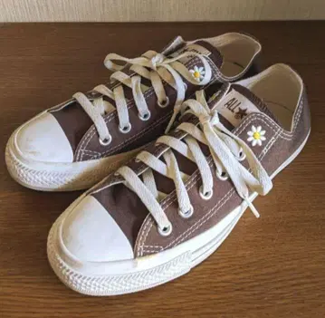 CONVERSE 플라워 모티브 스니커즈