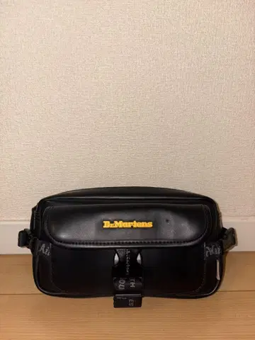 Dr. Martens / 닥터마틴 블랙 크로스바디백
