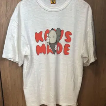KAWS MADE 화이트 티셔츠