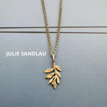 JULIE SANDLAU 골드 잎사귀 목걸이