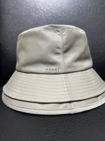 Sacai 버킷 햇