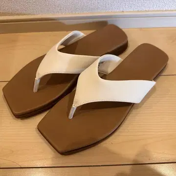 UNIQLO 네이비 컴포트 필 플립플랍