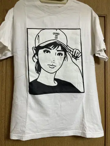 kyne CHARI&CO 티셔츠