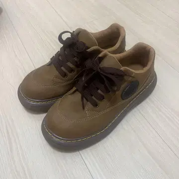 브라운 가죽 통굽 스니커즈