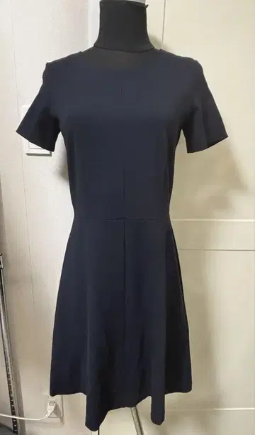 띠어리 반팔 A 라인 원피스 네이비