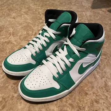 AIR JORDAN 1 MID LUCKY GREEN