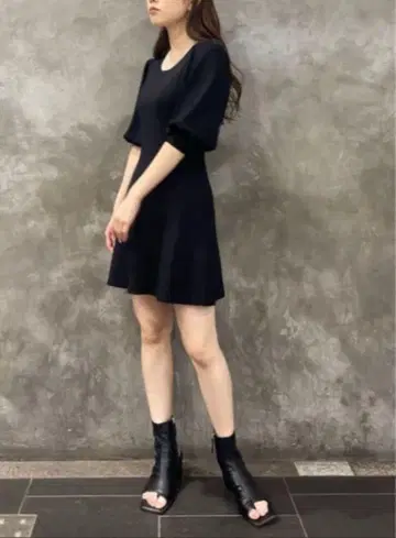 SLY 턱 슬리브 플레어 미니 원피스