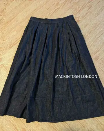 MACKINTOSH LONDON 데님 턱 플레어 스커트 사이즈 38
