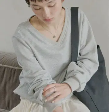 GIUNON 그레이 V넥 맨투맨