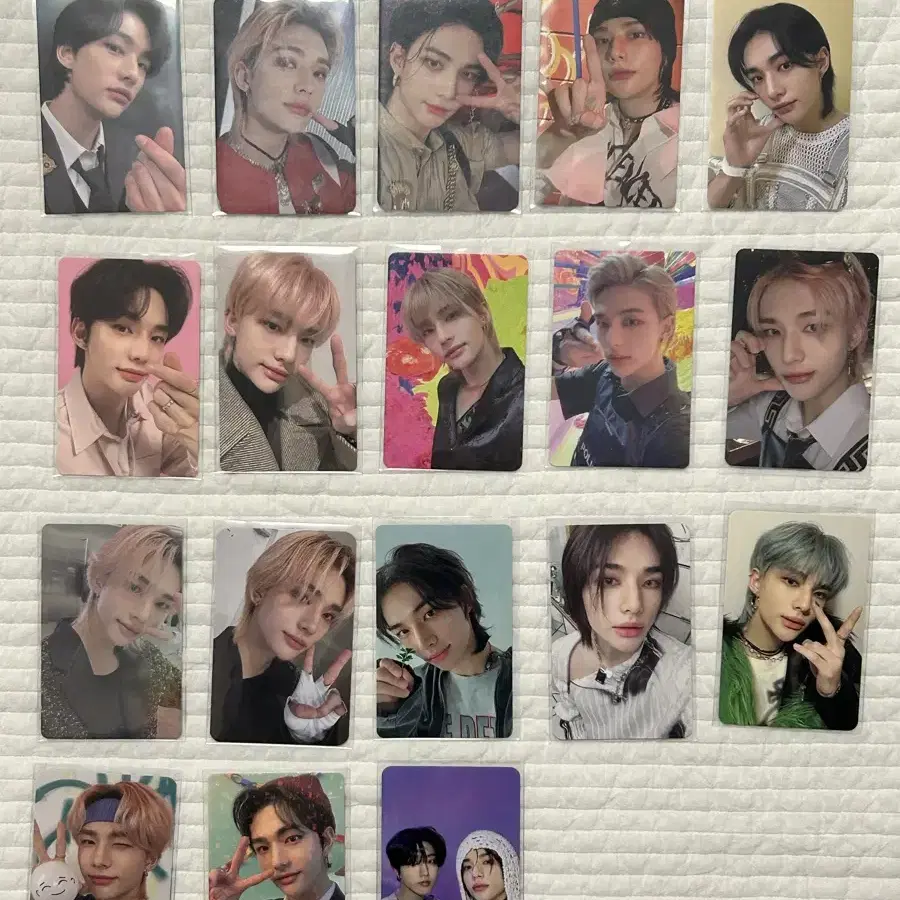 STRAY KIDS - Official Soundwave R2 Lucky Draw Photo Card